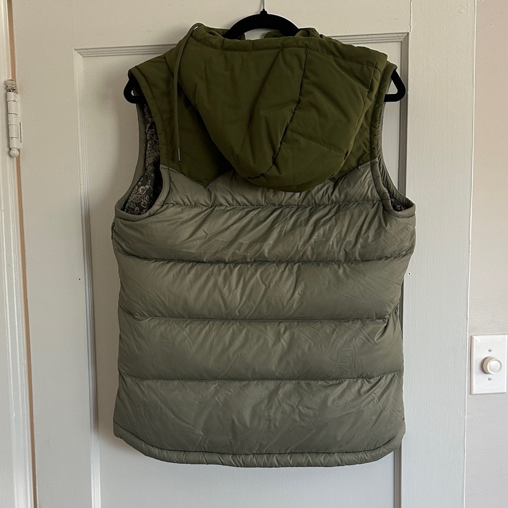 Like New Patagonia Two-Tone Green Hooded Vest - Picture 2 of 6